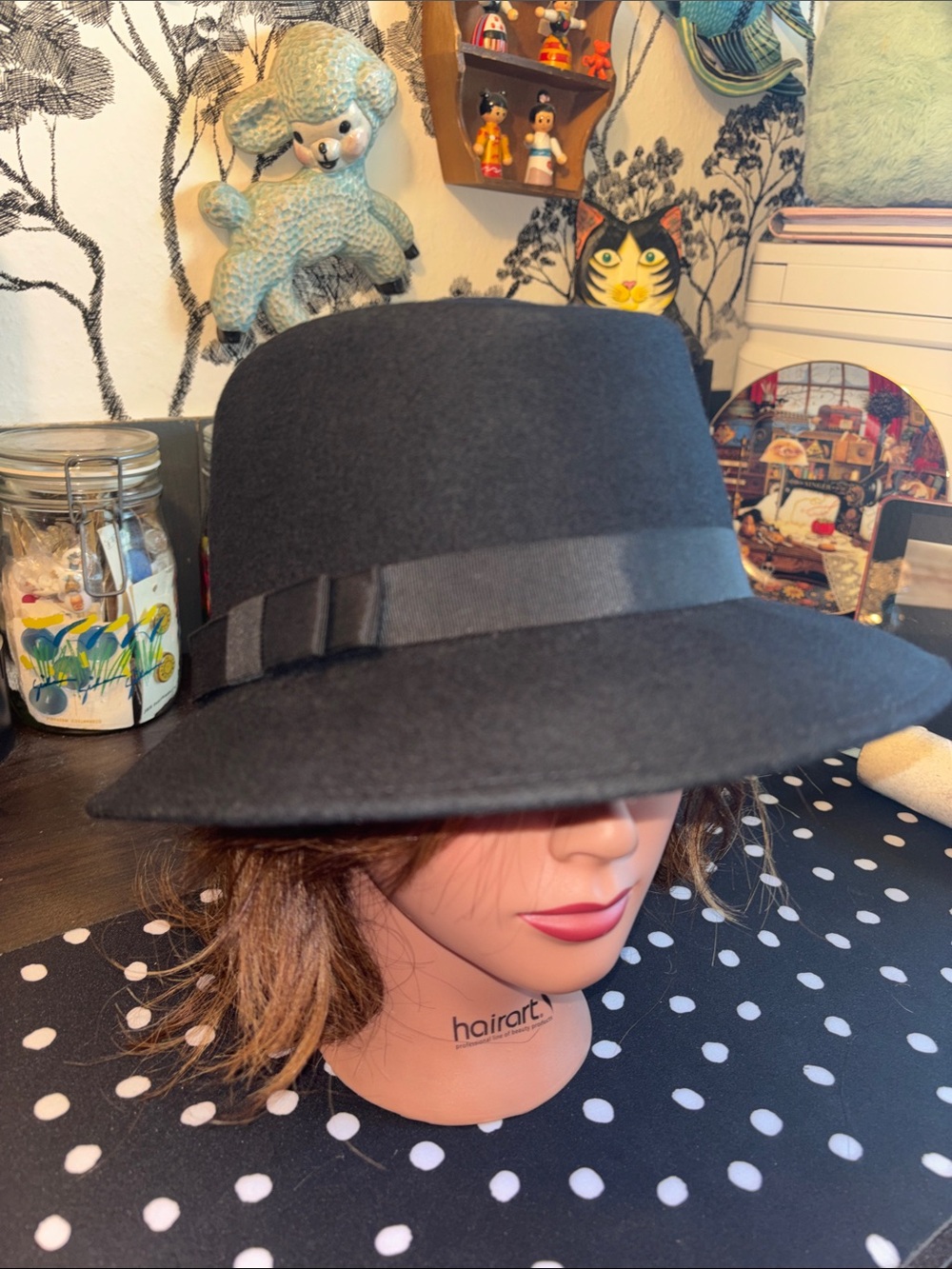 EUC VINTAGE NANCY structured classic black wool felt fedora features a structure